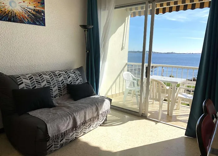 Beau T1 Climatise Avec Cuisine Equipee Et Balcon - - Fr-1-553-265