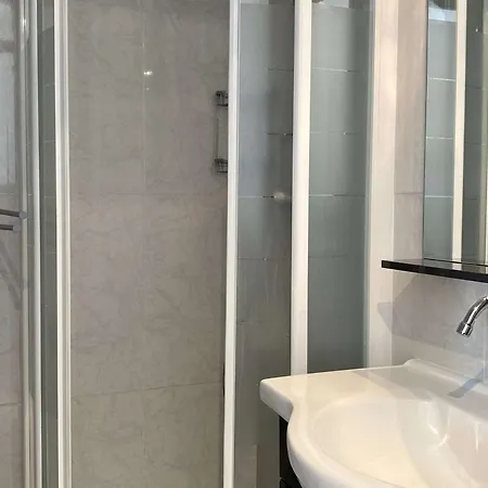 Apartmán Beau T1 Climatise Avec Cuisine Equipee Et Balcon - - Fr-1-553-265 *